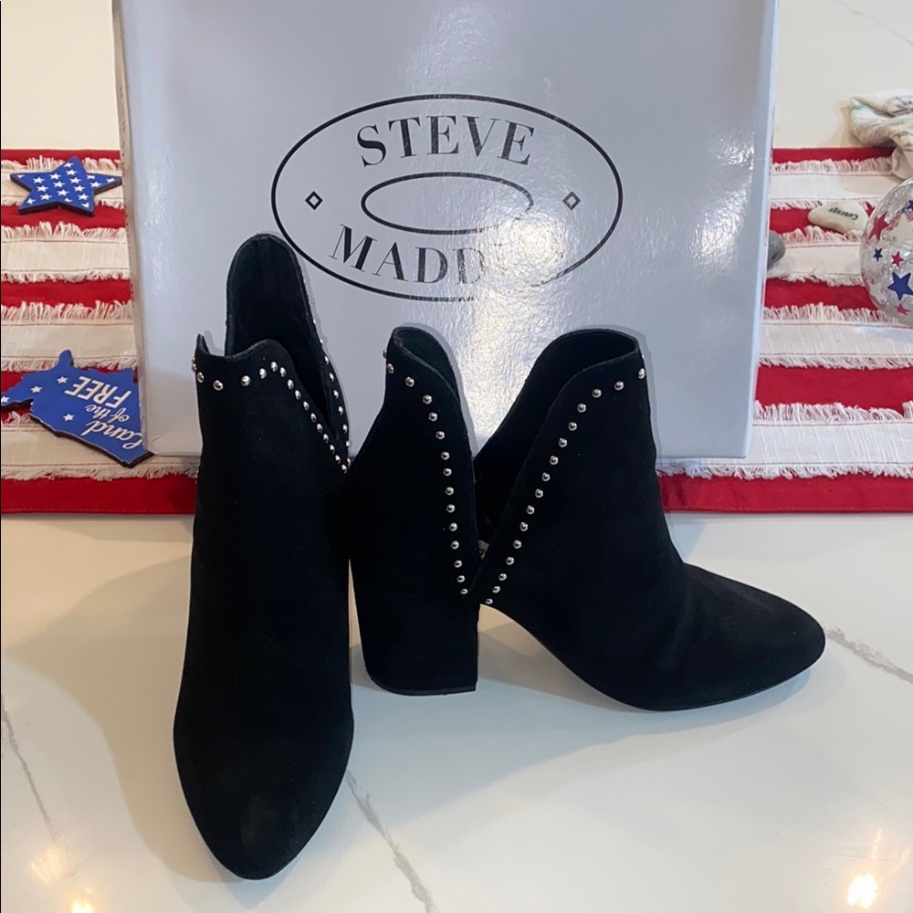 Steve Madden Black Ankle Boots with Chunky Heel and Studded Design